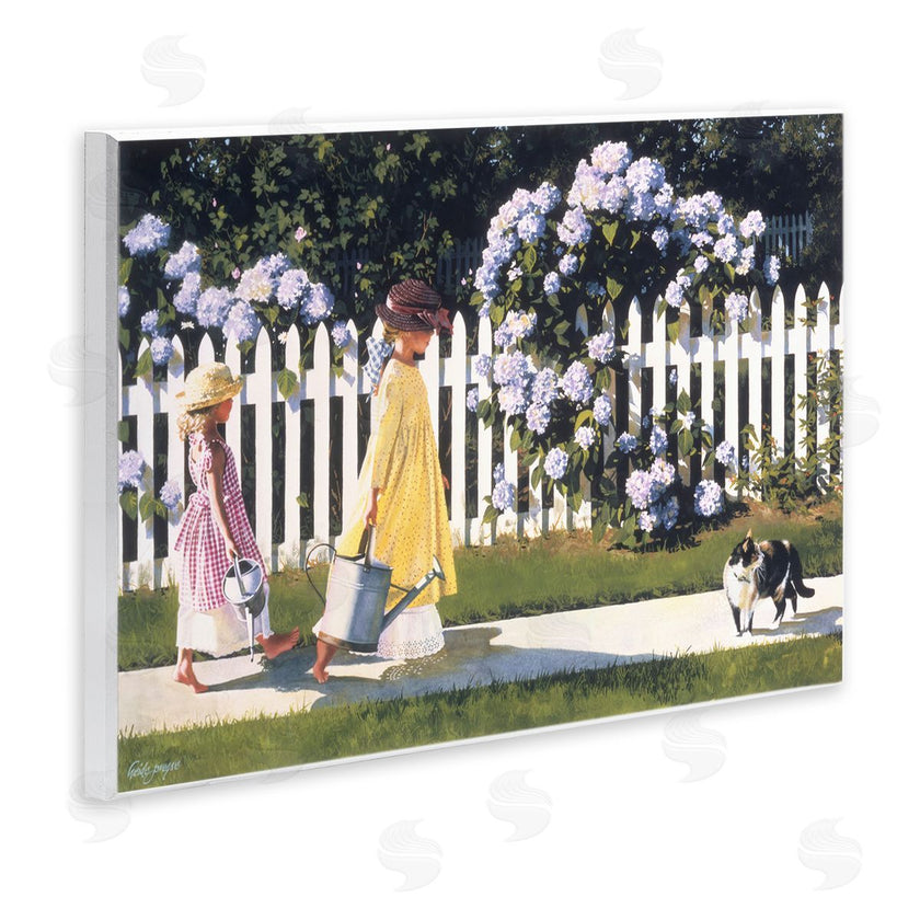 Heide Presse | Girls Gardening Picket Fence