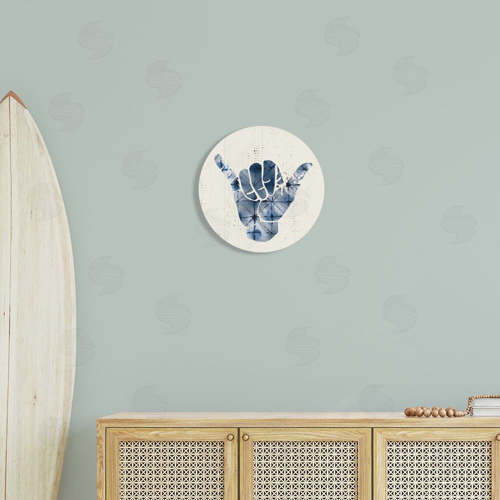 Stupell Studio Abstract Shaka Sign Surfing Hand Gesture Geometric Pattern Round Wall Plaque Art Print in Room