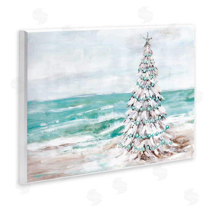 Amanda Hilburn | Snowy Christmas Tree on Beach