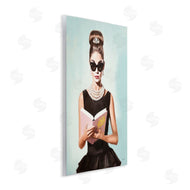 Amanda Greenwood | Trendy Woman Reading