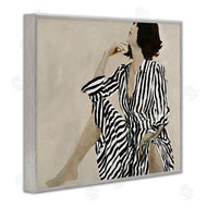 Design Fabrikken | Stylish Woman in Thought