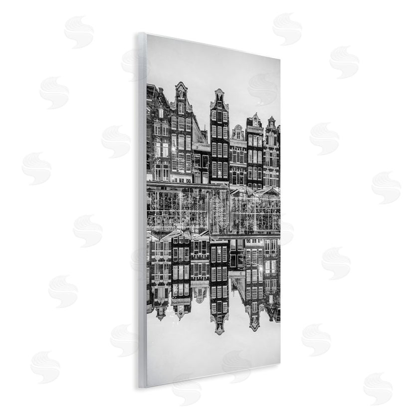 Robin Vandenabeele | Symmetrical Building Reflections